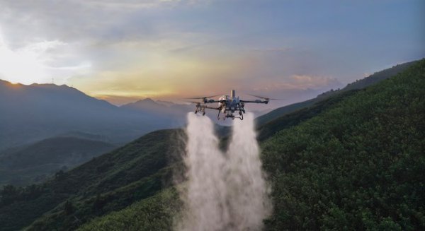 大疆发布三款新品，农业无东说念主机迈向“空中智驾”